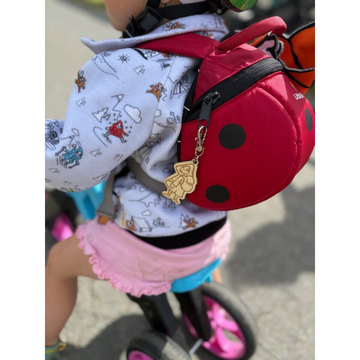 Promaledobrodruhy Dřevěný přívěsek na batoh nebo klíče Promaledobrodruhy.cz - Batůžkář