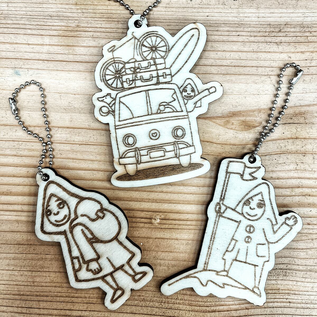 Promaledobrodruhy Dřevěný přívěsek na batoh nebo klíče Promaledobrodruhy.cz - Camper